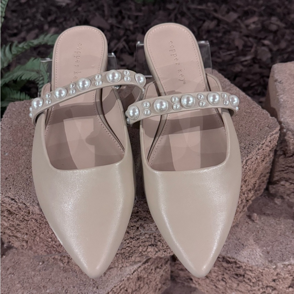 NWOT Copper Key Dottie Pearl Strap Mules
